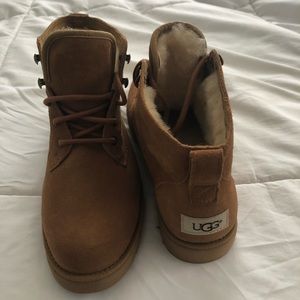 Chestnut Women’s UGG short boots